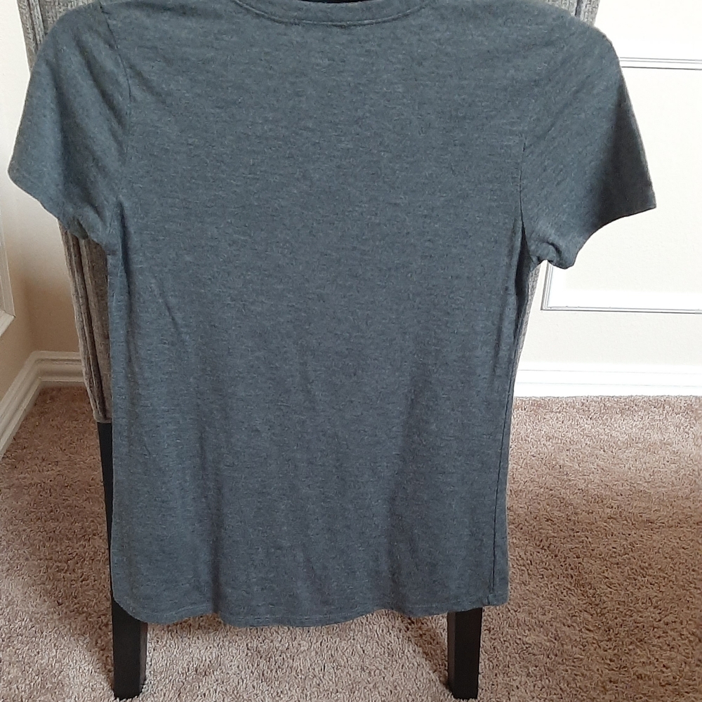 FRIENDS Women's Gray Short Sleeve Tee - Picture 3 of 8